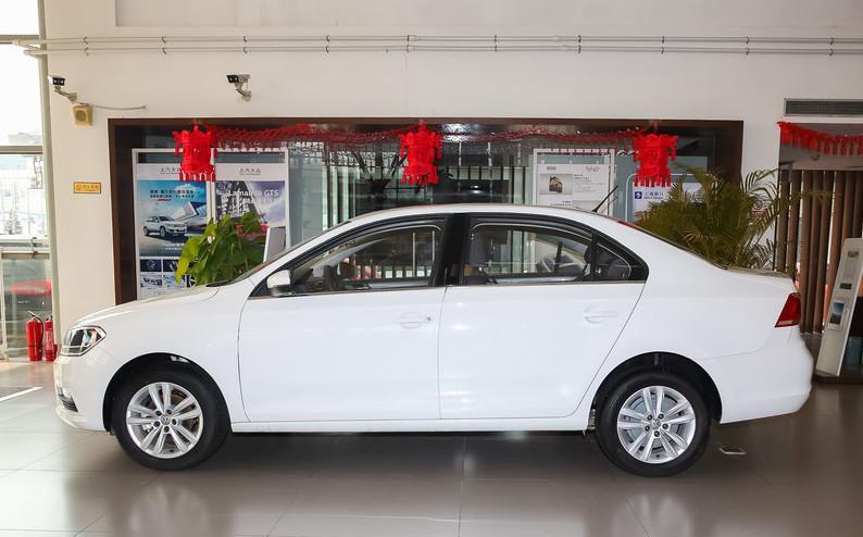 桑塔纳一点都不过时, 外观更具朝气, 价位不到10万, 油耗很满意