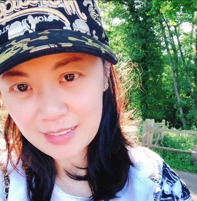 前央视美女主播剑桥博士,嫁给英国高管生龙凤胎,40岁单亲妈妈