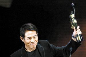 他不是中国人 被称为中国功夫皇帝 片酬4亿 拥有辆千万超跑