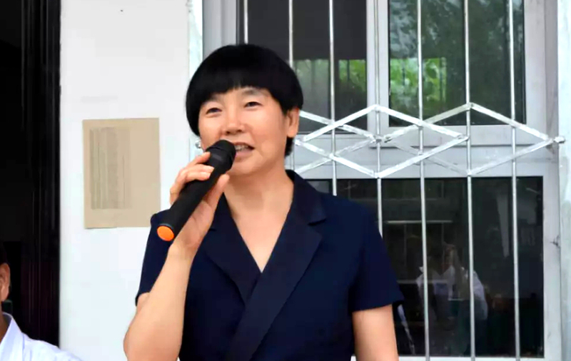 河南省上海商会爱心企业向石头小学捐助绿地