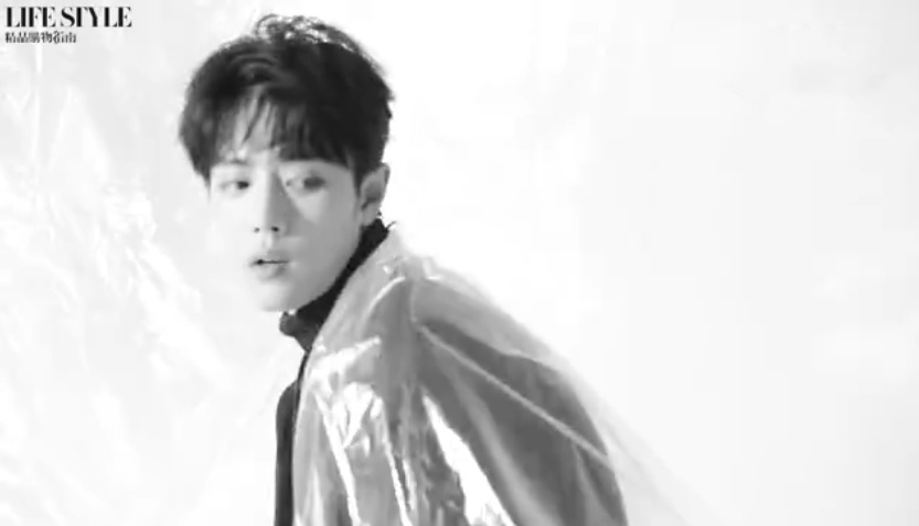 恭喜@X玖少年团肖战DAYTOY 解锁首个杂志封面,时尚成绩单再添一笔