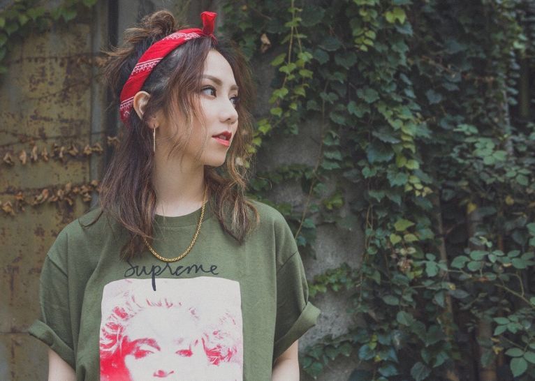 邓紫棋更博感谢粉丝,“亲女儿”成绩优秀!粉丝:恭喜倒数第一