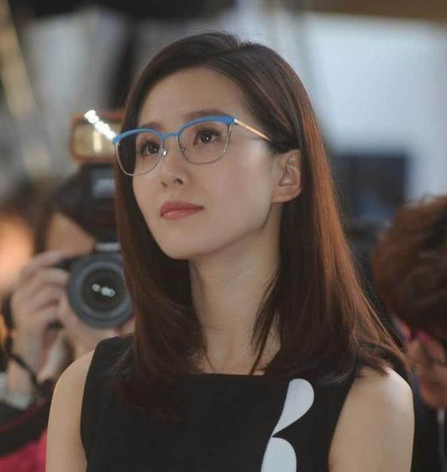 他们会近视,然后萧边把你戴的眼镜很漂亮的八百一十八位女明星,他的