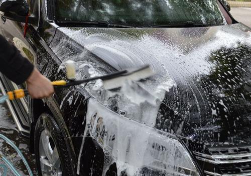 老司机：自己洗车不要做这些事，省钱是好事，洗错了车漆就坏了
