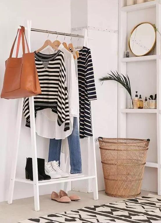 你晒衣服是正面晒,还是反面晒