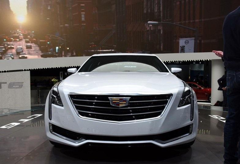 比宝马5系大一圈, 动力完爆奔驰E级, 这款美系豪车就是卖不过BBA