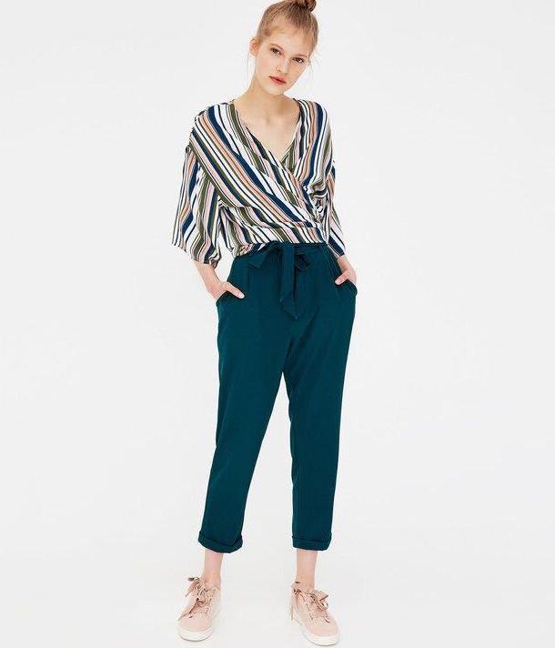 条纹衫可以剁手,墨绿色裤子最好搭