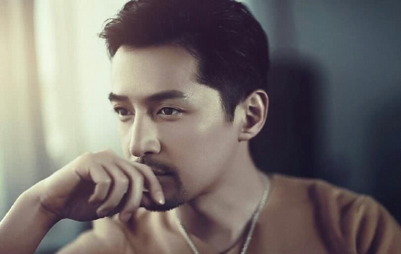 赵丽颖官宣结婚后,胡歌又被催婚了,粉丝:老大你