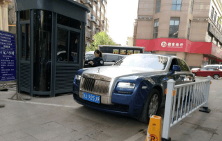 兰州土豪小区这两辆顶级座驾经常同出同入, 业主都想知道车主身份