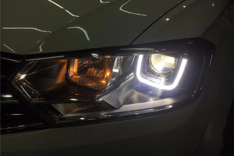 大众宝来车灯不亮 改LED车灯