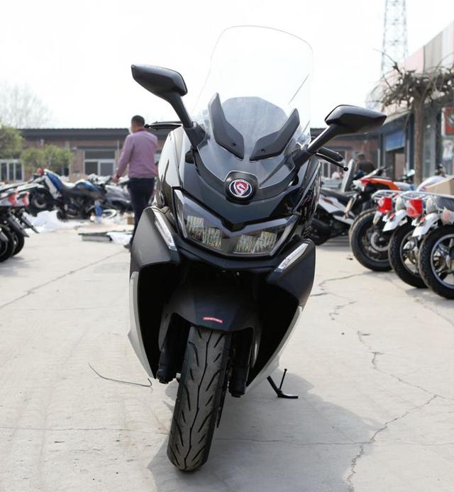 新车速递:国产又一高端踏板车,赛科龙RT3开箱