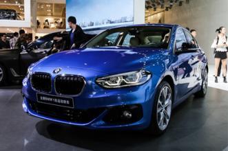 宝马1系三厢版19.6万元的价格和较高的动力配置