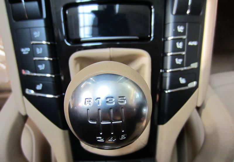 30万买了辆二手卡宴总被人说是众泰, 保时捷就不能有手动档了吗