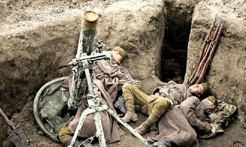 看看二战战场上堆放满地的巨型航弹,德军岸防