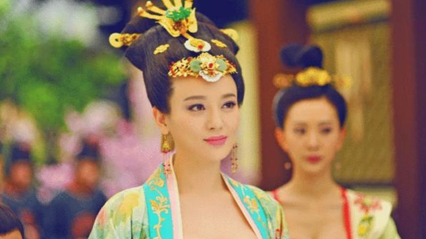 皇后有自己在宫里的宅子.其他的你们就只能看着.什么奢侈品都轮