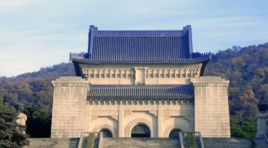 南京中山陵闹鬼事件,恐怖老头坟前阴笑