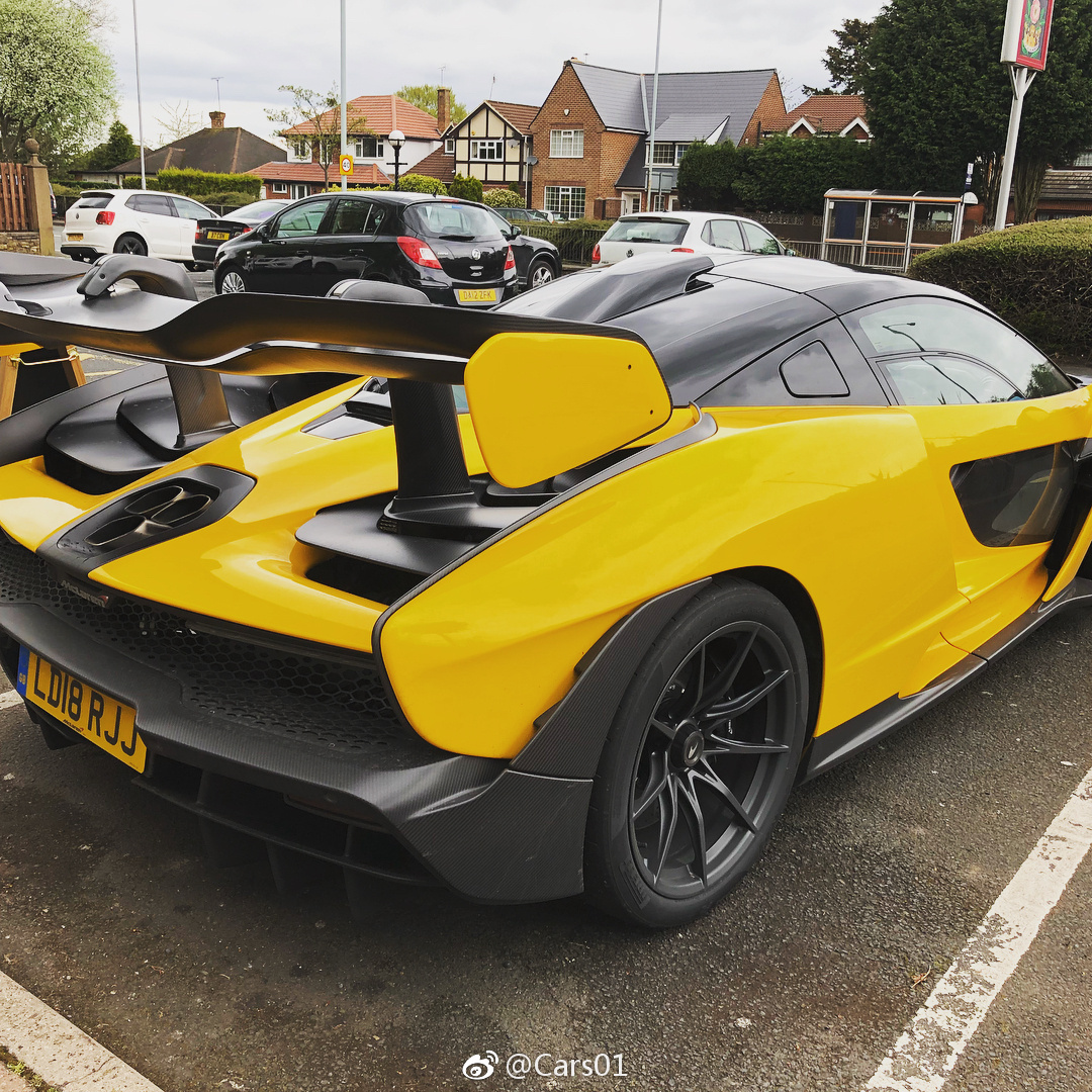 街拍迈凯伦塞纳 ~ 贴地飞行的神车!