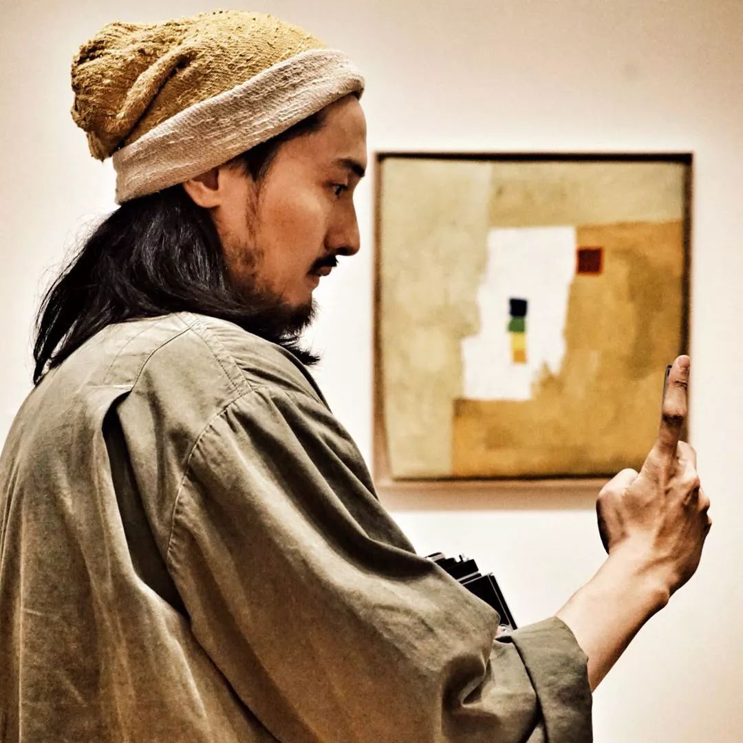 王传君谈拒演爱情公寓,引起网友争议,王传君:像