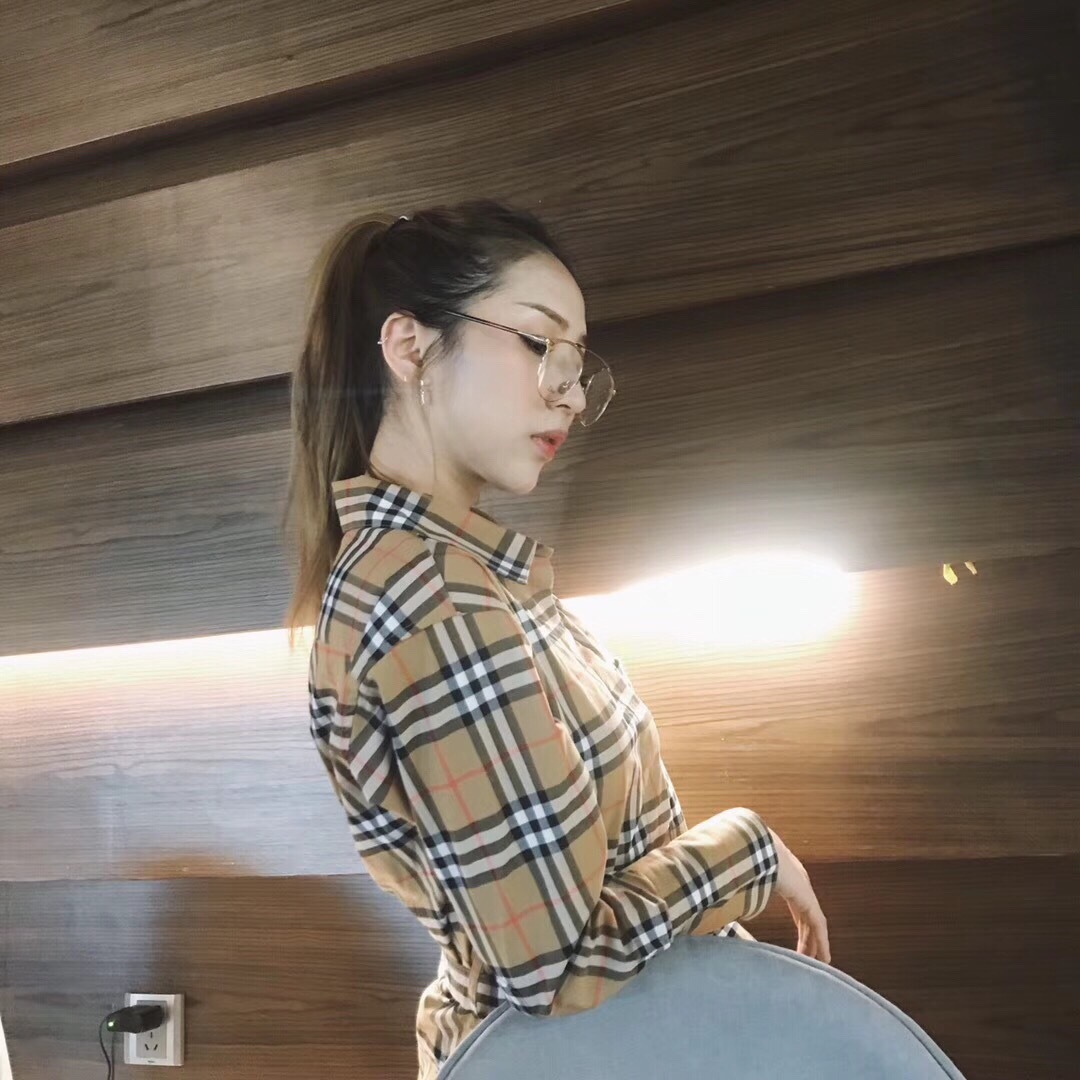 适合所以场所的Burberry巴宝莉经典彩虹格子连