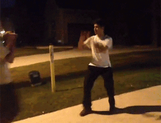 搞笑gif:妹子,你这下眼袋弄的有点吓人了呀!