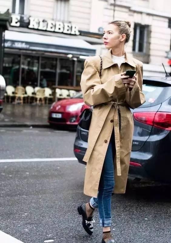 有小白鞋的优点,也有自己独特的腔调!今年最流