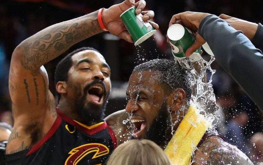 詹姆斯压哨绝杀,骑士险胜猛龙,我们一起回顾他