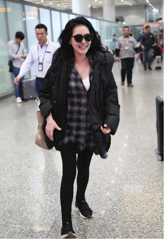 棉袄冬穿纱!明星哪来这么大自信?小s 4月份机