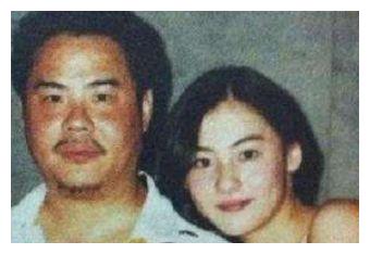 他35岁成香港黑帮老大,40岁干掉新义安,临死却