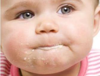 宝宝咳嗽吐奶怎么回事 宝宝咳嗽吐奶怎么办呢