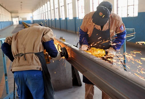 农民工一天工资300元,比普通白领还要高,为什