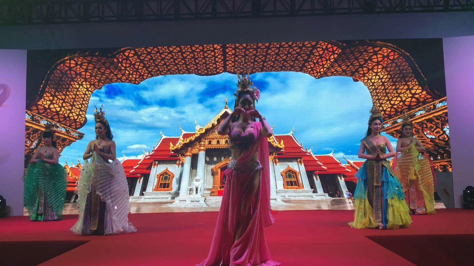 泰国人妖艺术表演东方公主|摄影|游记|叶子Yuki摄影设计 - 原创作品 - 站酷 (ZCOOL)
