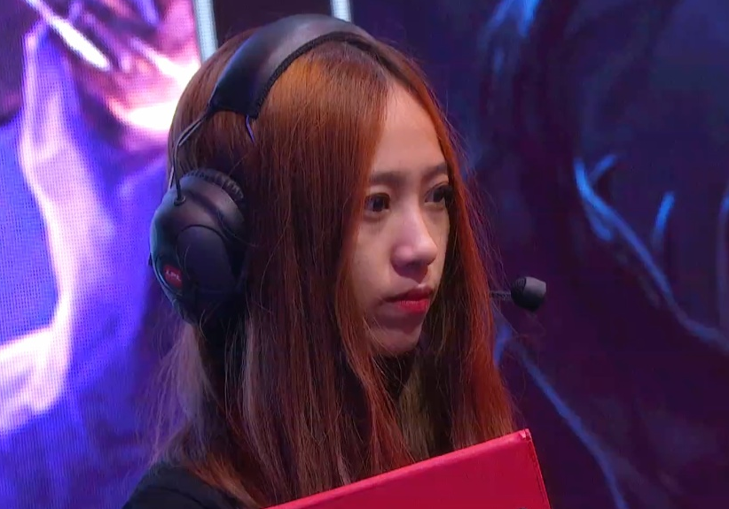 妖风小姐姐终于晒出近照!网友:LPL与小姐姐,我