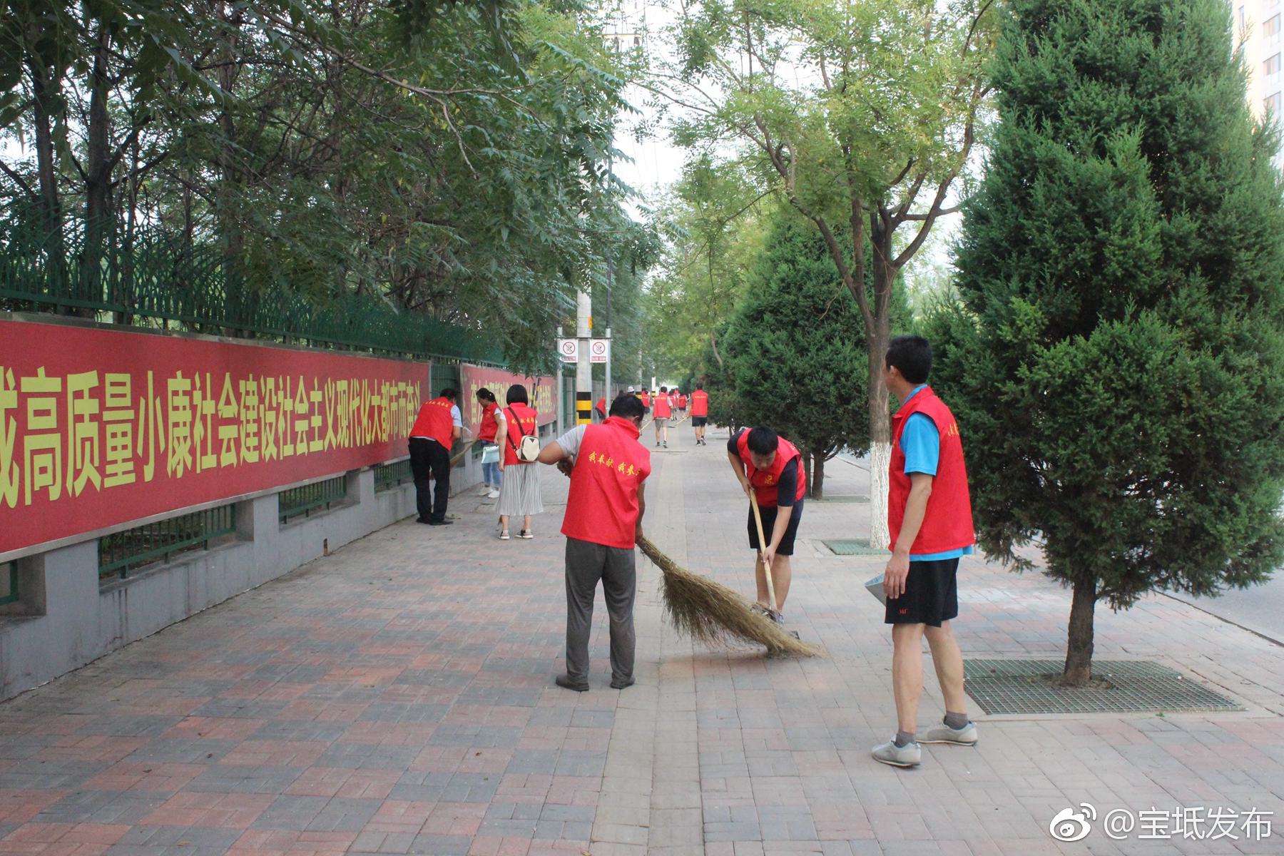 宝坻一中开展创城创卫,我奉献我参与主题实践活动