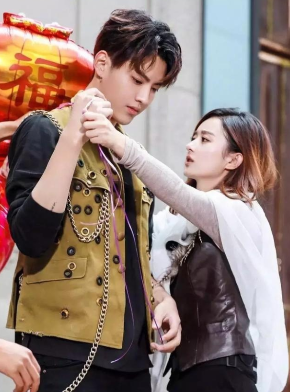 表白啦!赵丽颖正式公开恋情,微博发文暗藏寓意