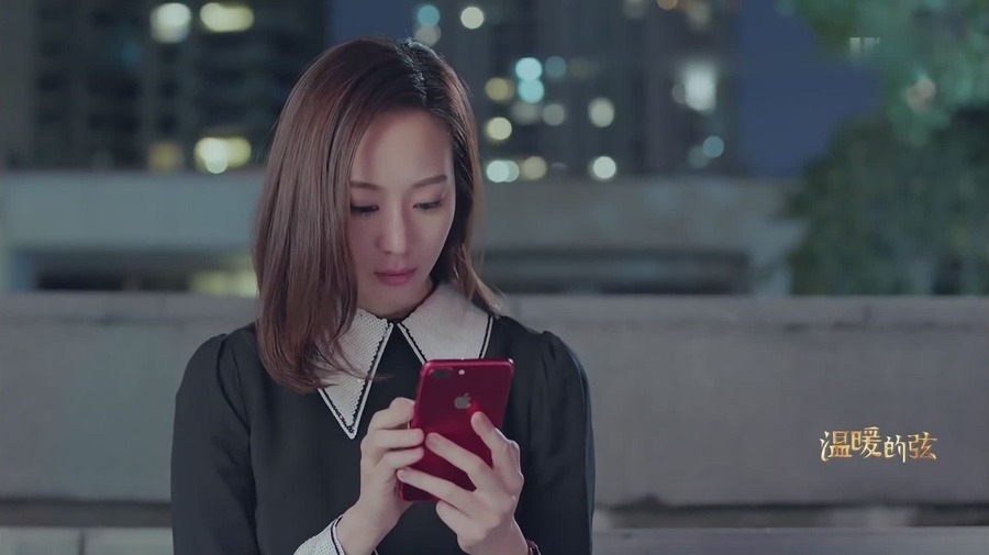 温暖的弦:朱临路打电话时手机拿反了?其实这是