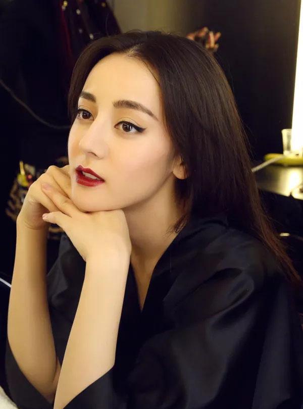 内向到被同学推入臭水沟,迪丽热巴幼时的经历