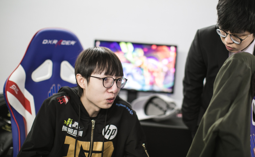 卡萨被放弃,RNG携MLXG出征MSI,网友:他不适