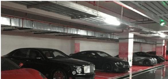 重庆最壕的地下车库, 停着很多无牌豪车