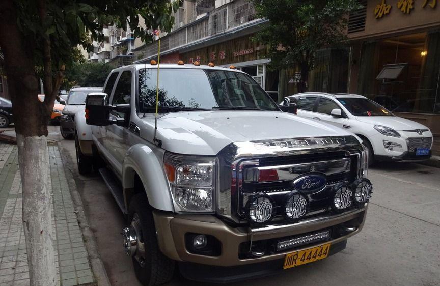 四川最牛皮卡车重3.6吨, 车位小点都不能停, 车牌号霸气