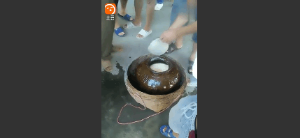 打开20年的陈年老酒坛, 出现了这样的东西谁懂