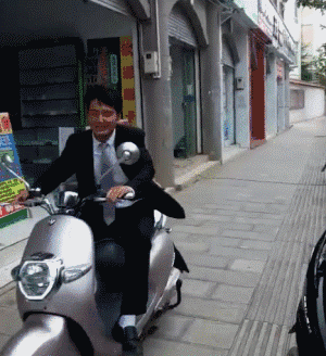 搞笑gif来袭,工作烦了就乐一乐,工作累了更得乐一乐,搞笑视频就在