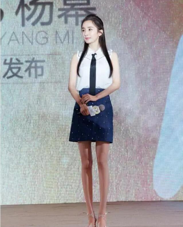163和173身高差距图片,163和170身高距离图 173cm关晓彤撞上163cm,相差6cm,可偏偏就输在腿上