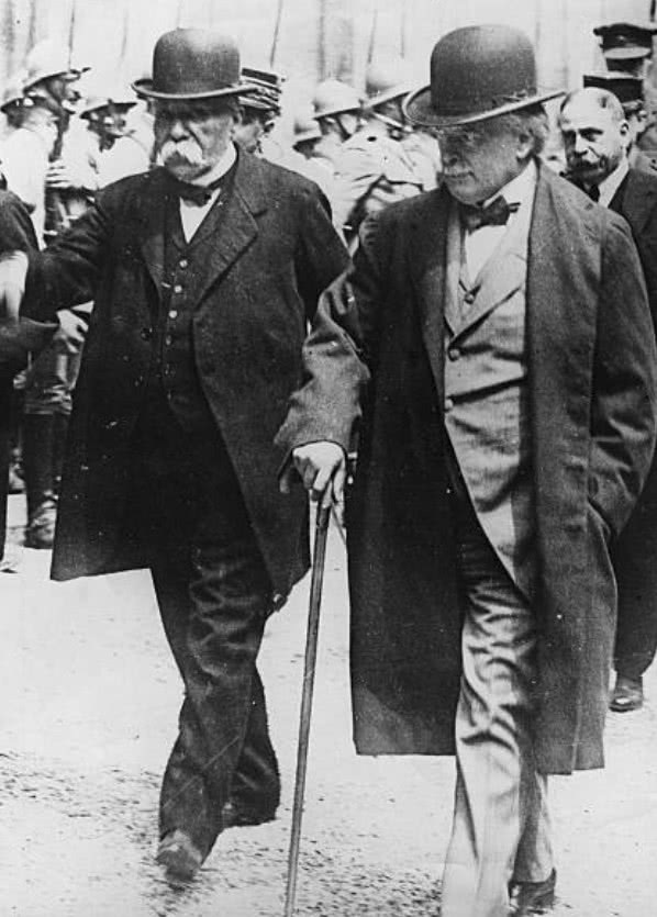 《凡尔赛和约》签订现场照,彻底压垮德国后法