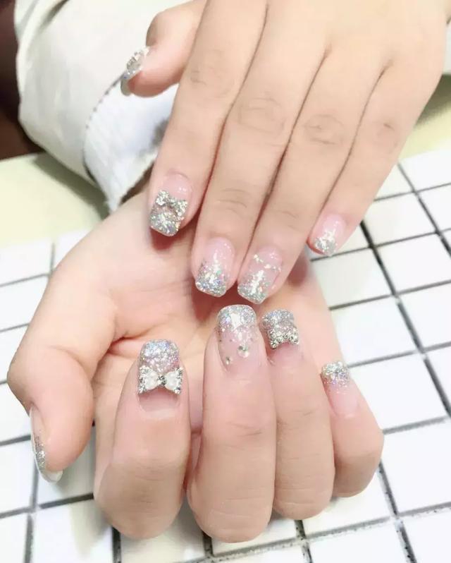 拍婚纱照美甲图片_拍婚纱照美甲图片大全