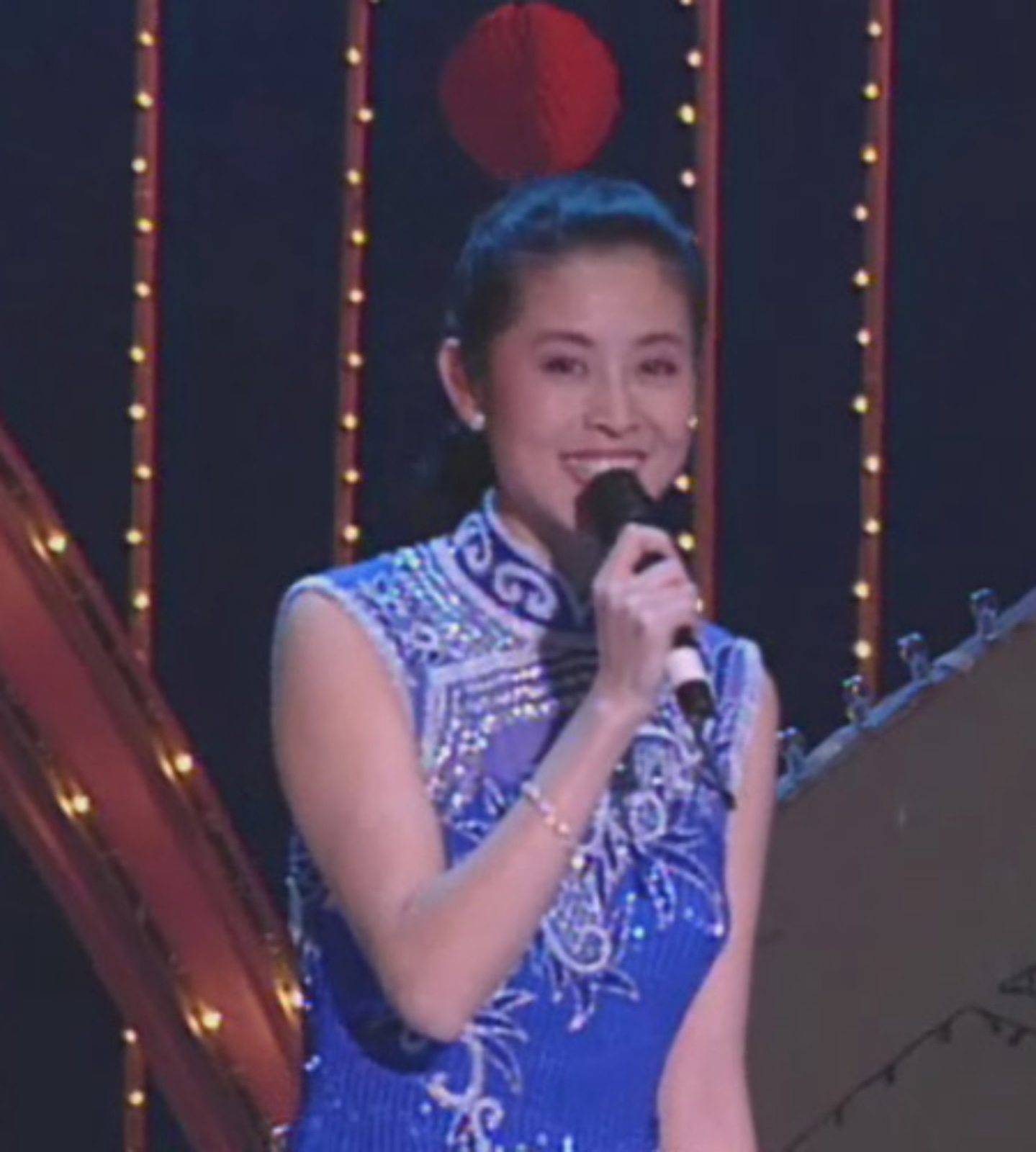 倪萍年轻时也很漂亮图片