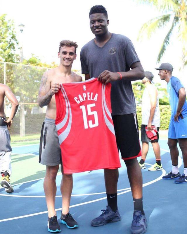 反悔?爆卡佩拉想和火箭重新签约,在自由市场根