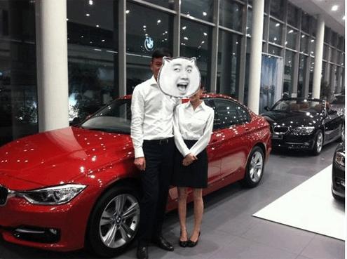 男子看宝马汽车,女销售讽刺:买了就嫁给你!