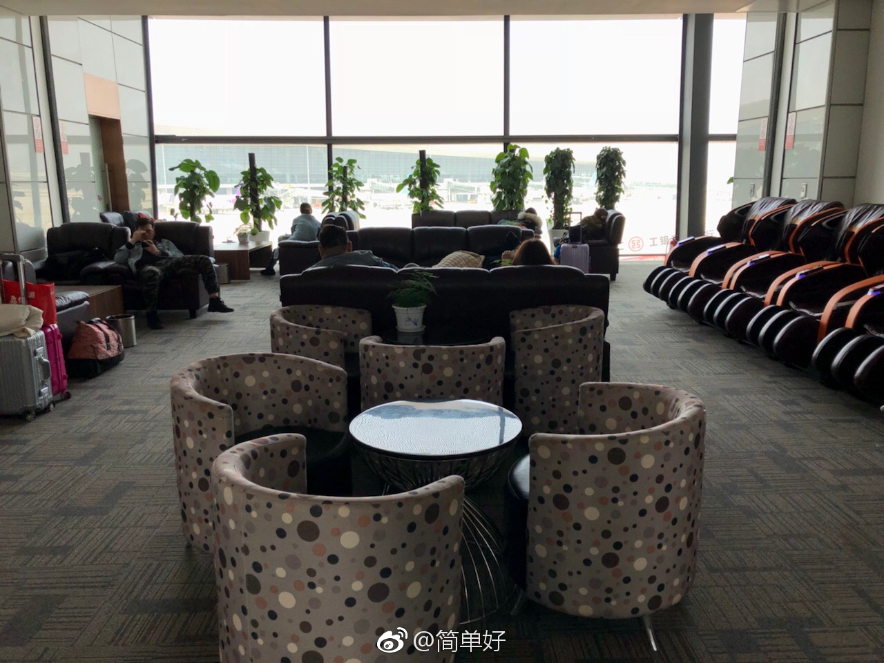 第一次坐祥鹏航空,还不错!一双肩包一拎包不超