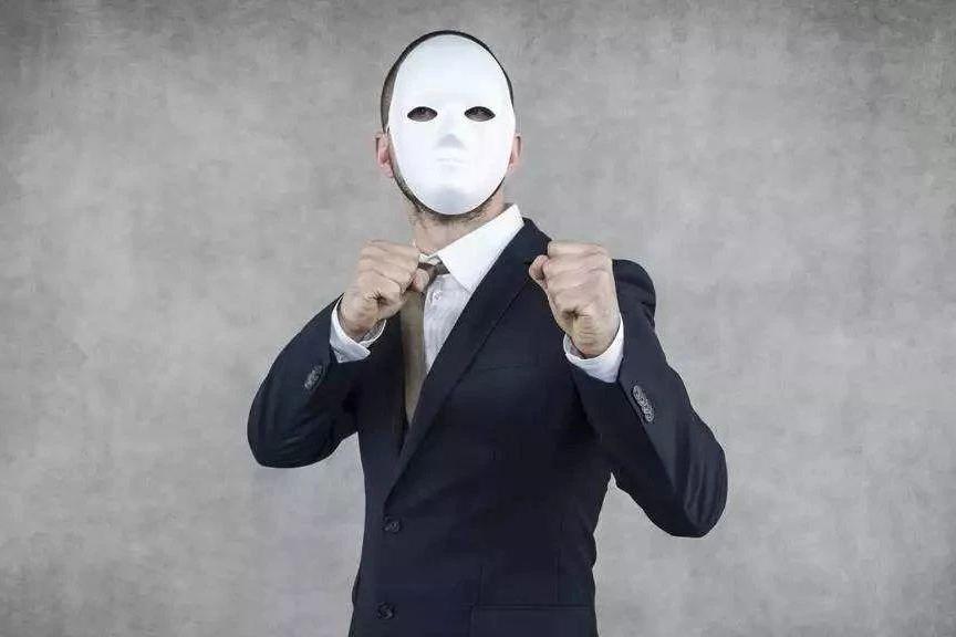 豪车官降的虚伪：俺缺的不是那1万而是100万