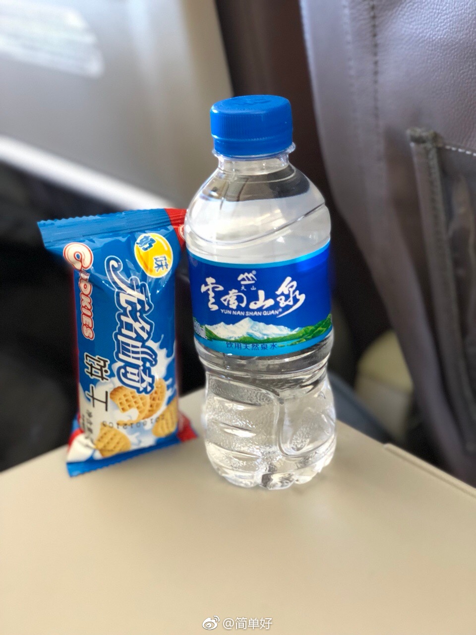 第一次坐祥鹏航空,还不错!一双肩包一拎包不超